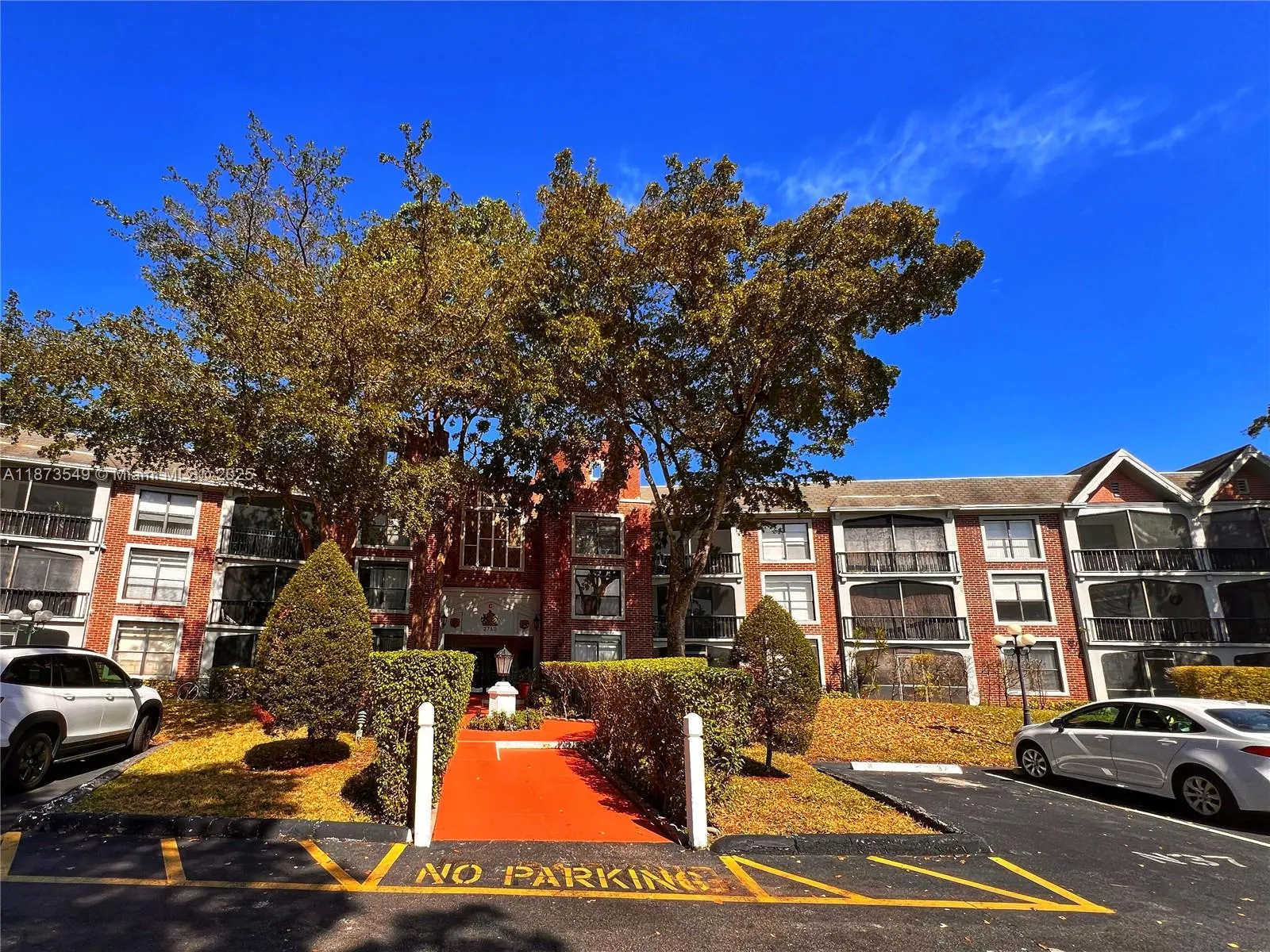 3760 Inverrary Dr, #2Z