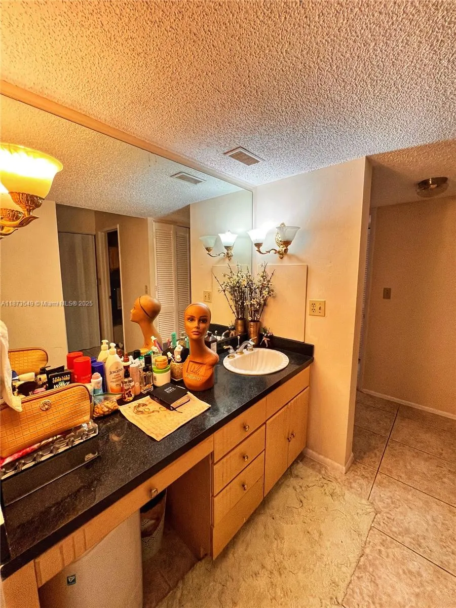 3760 Inverrary Dr, #2Z