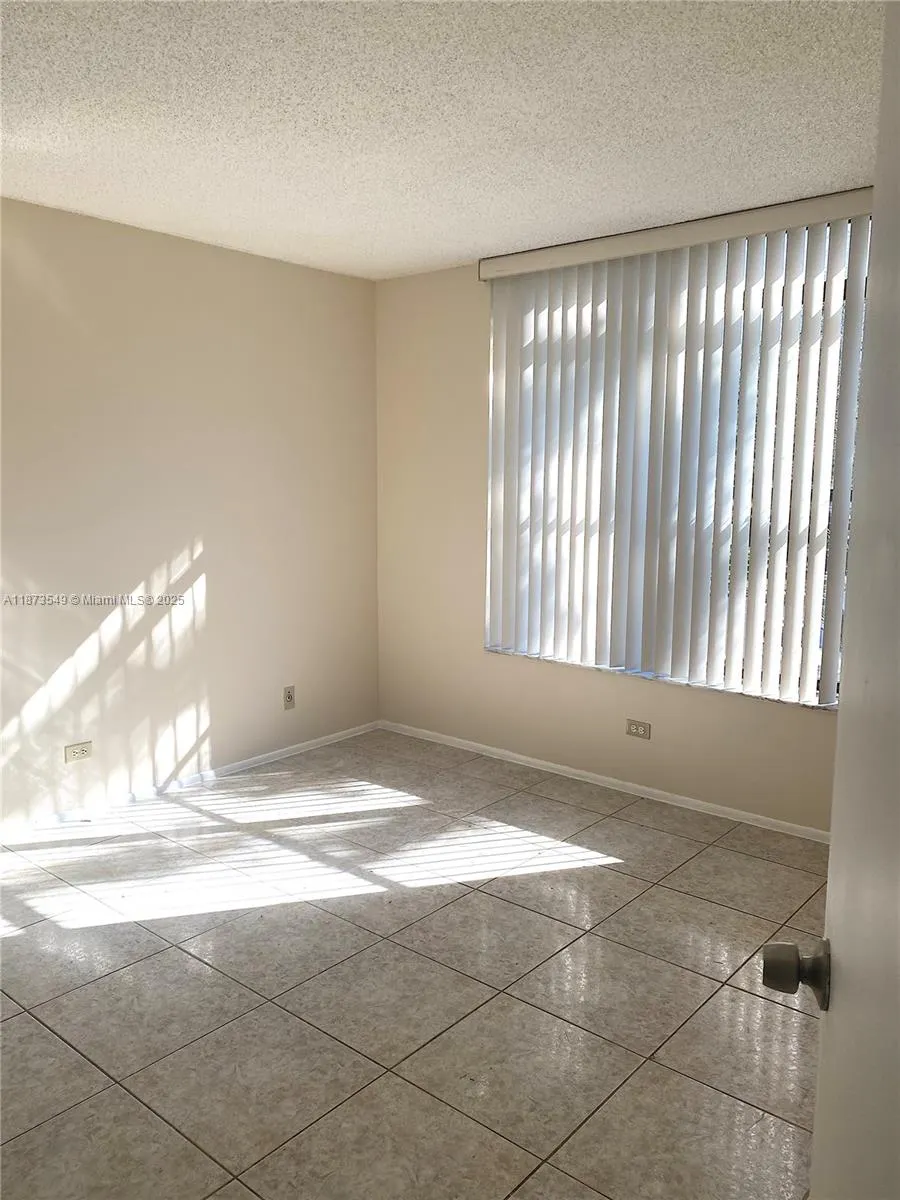 3760 Inverrary Dr, #2Z