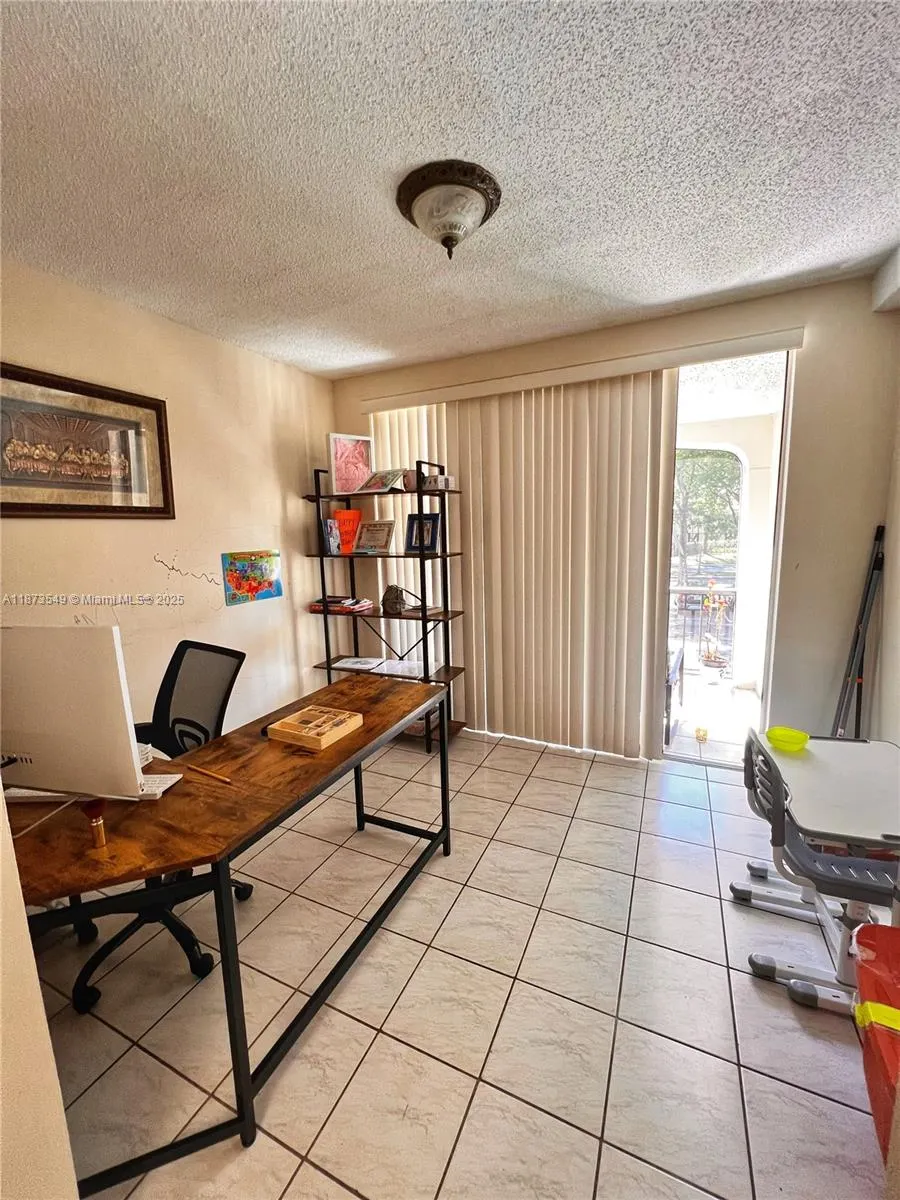 3760 Inverrary Dr, #2Z