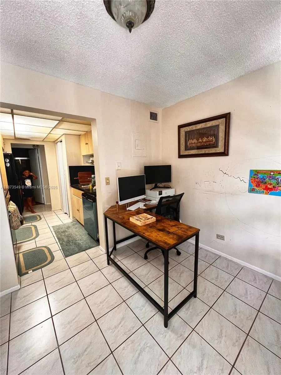 3760 Inverrary Dr, #2Z