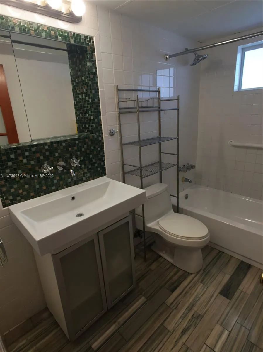 1620 West Ave, #302
