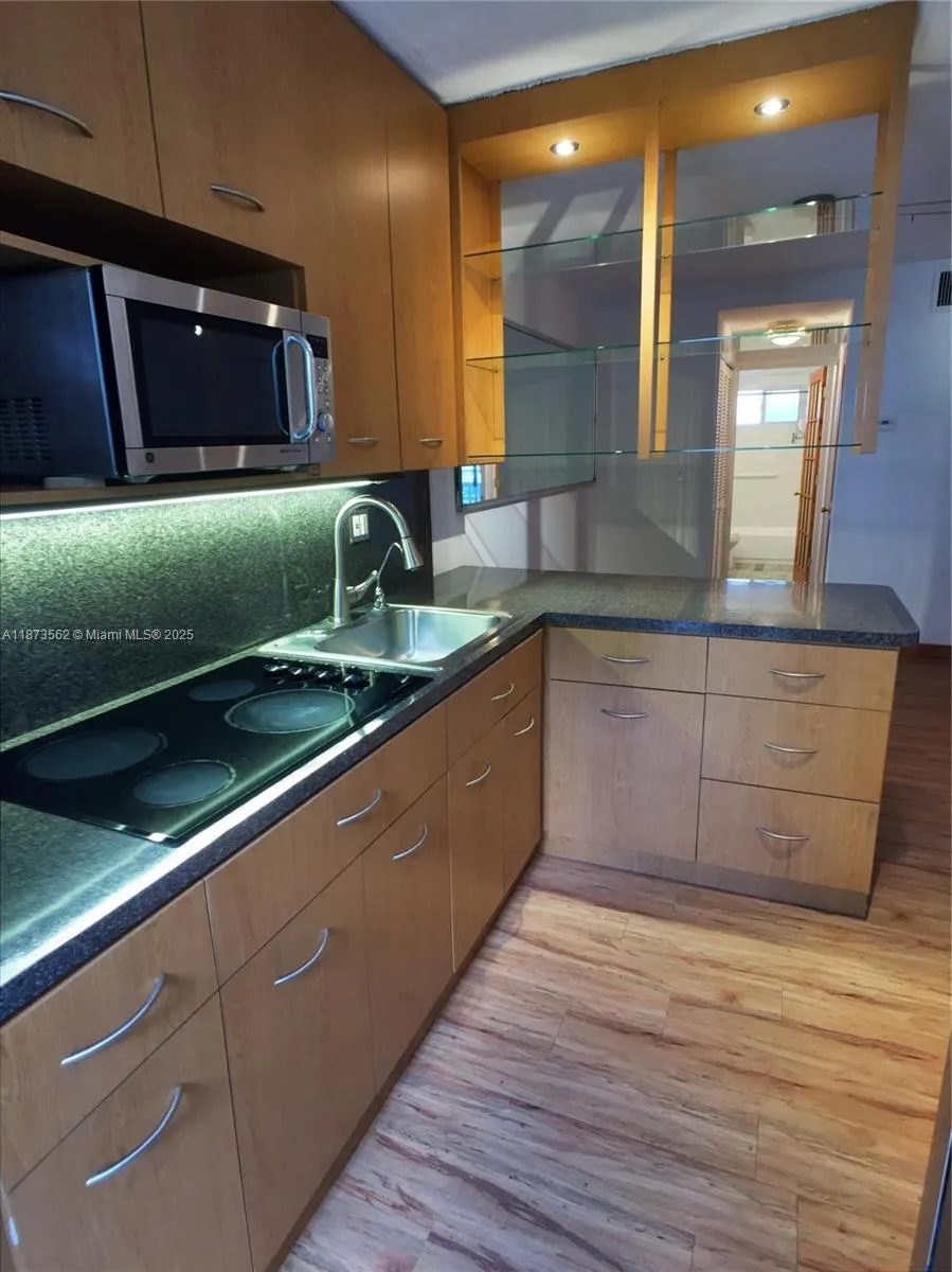 1620 West Ave, #302