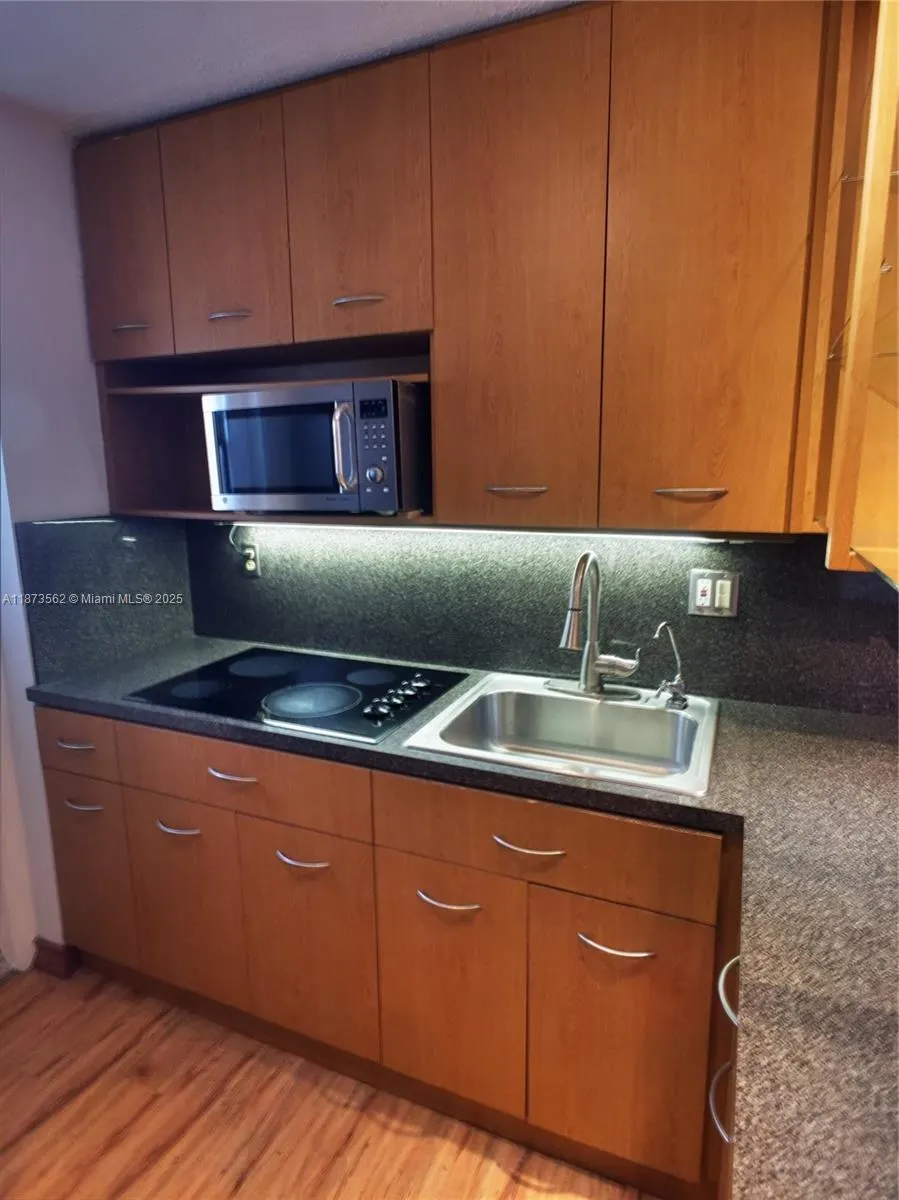 1620 West Ave, #302