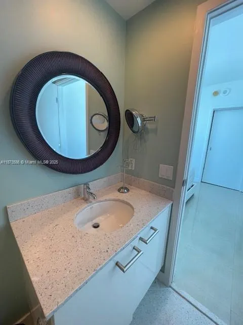 3801 Collins Ave, #1806