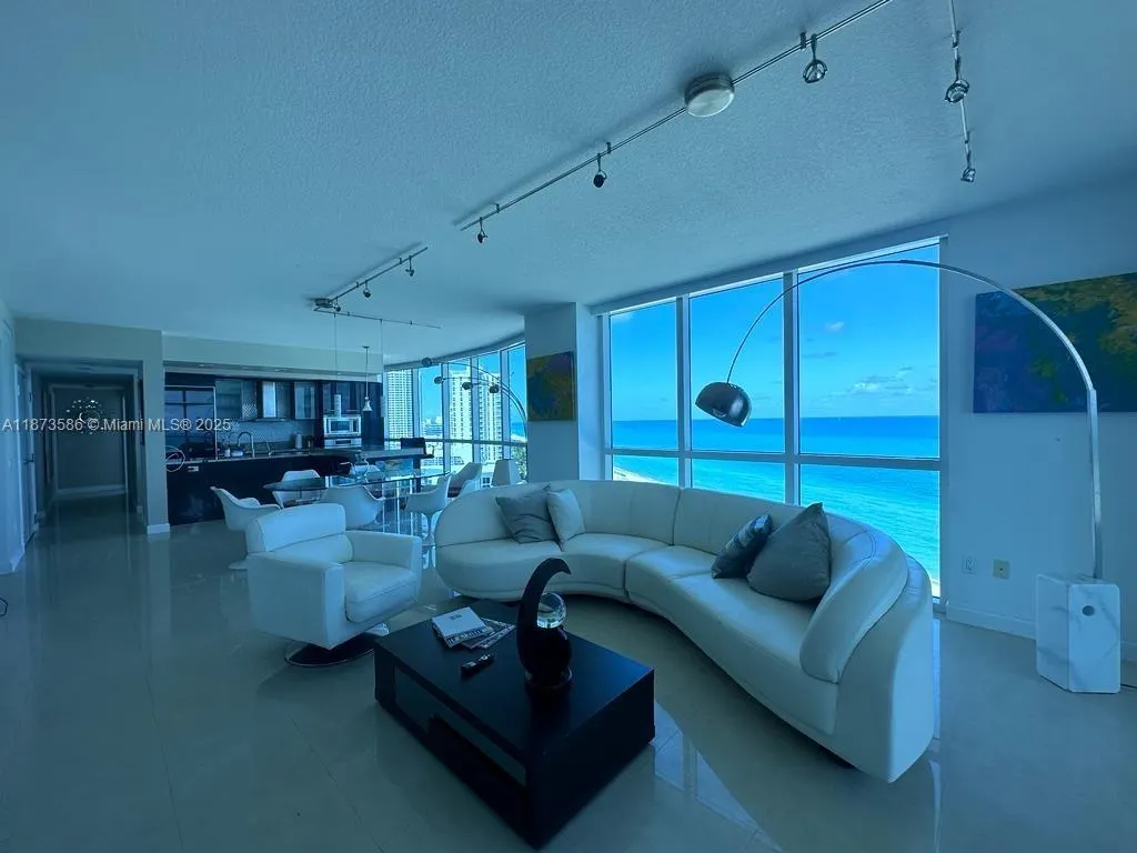 3801 Collins Ave, #1806