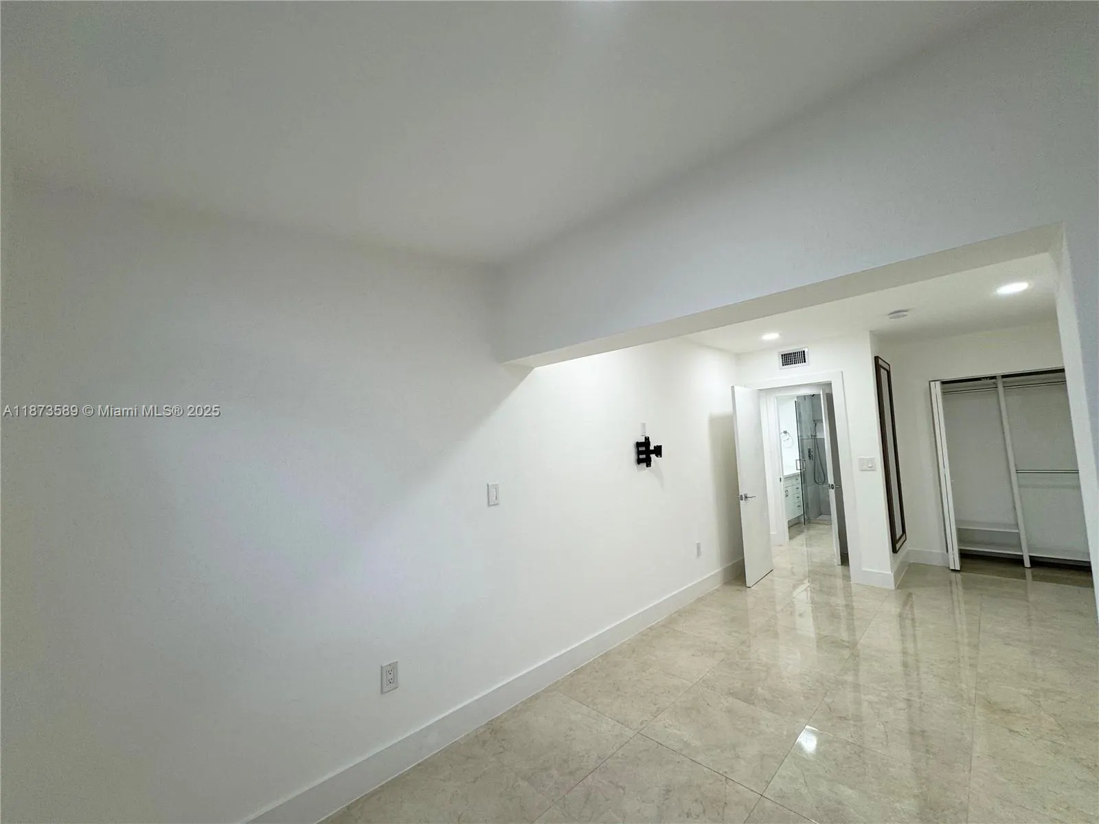 3768 NE 167th St, #46