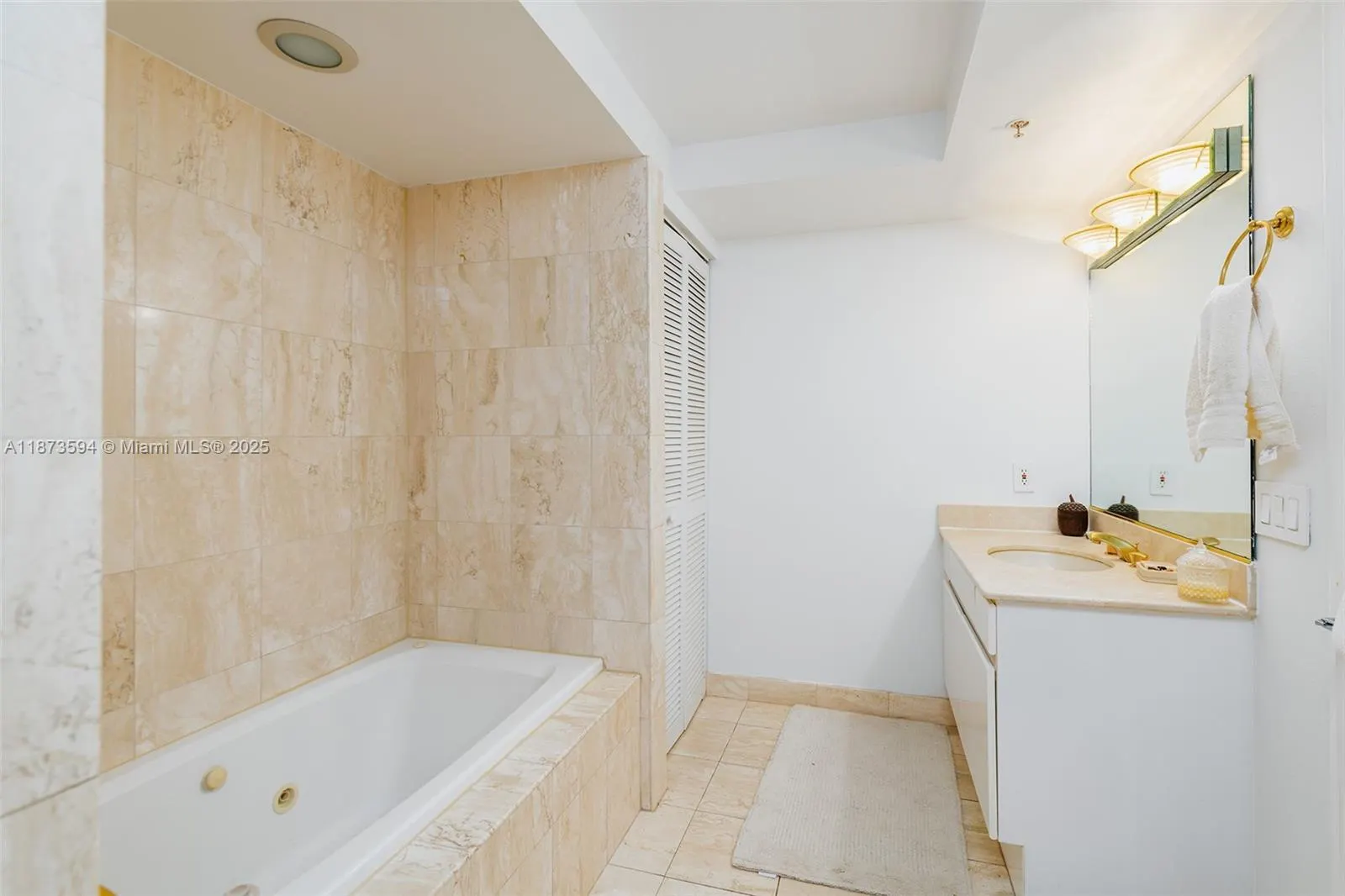 1800 Sunset Harbour Dr, #703