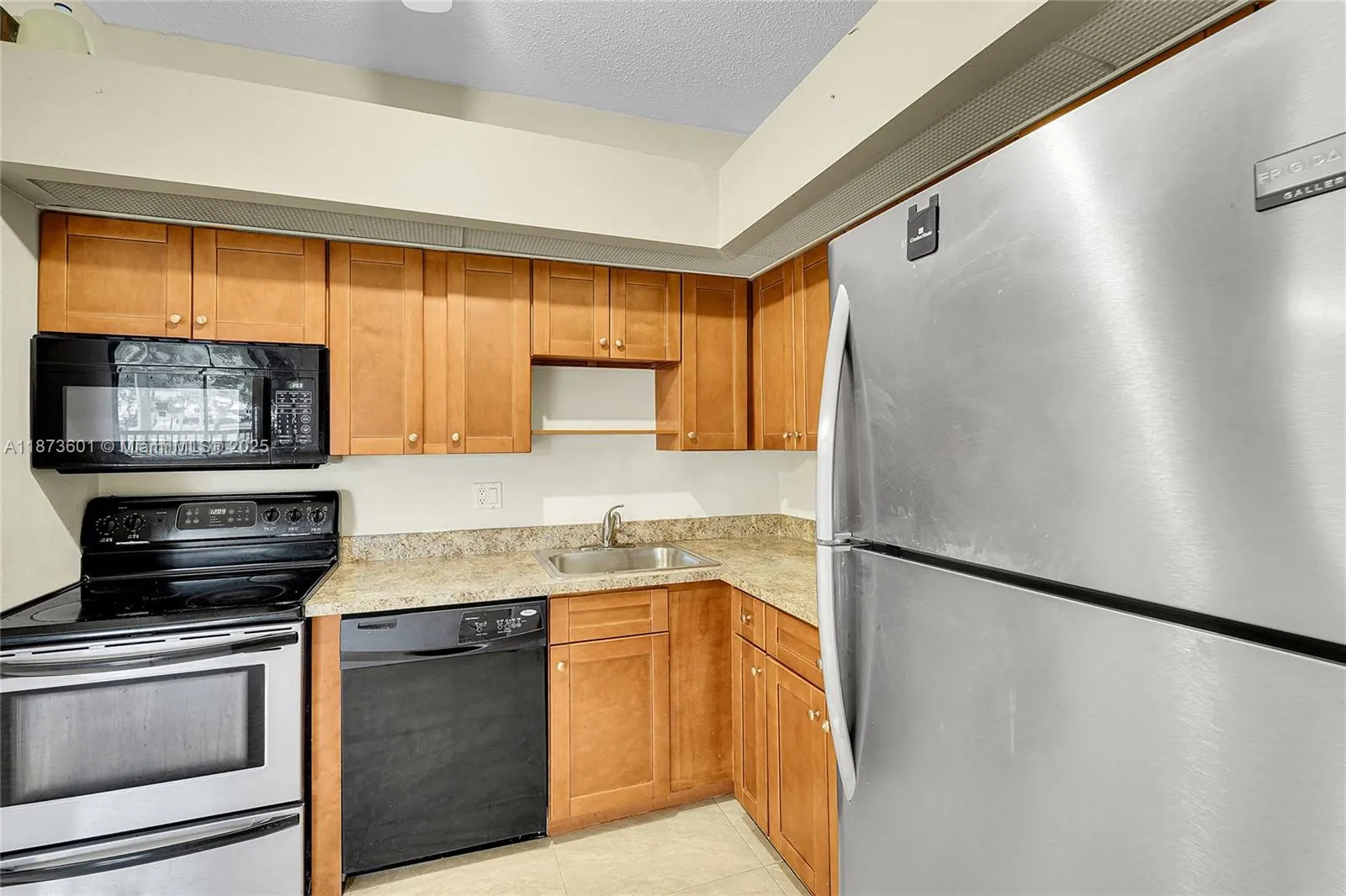 9644 S Belfort Cir, #211