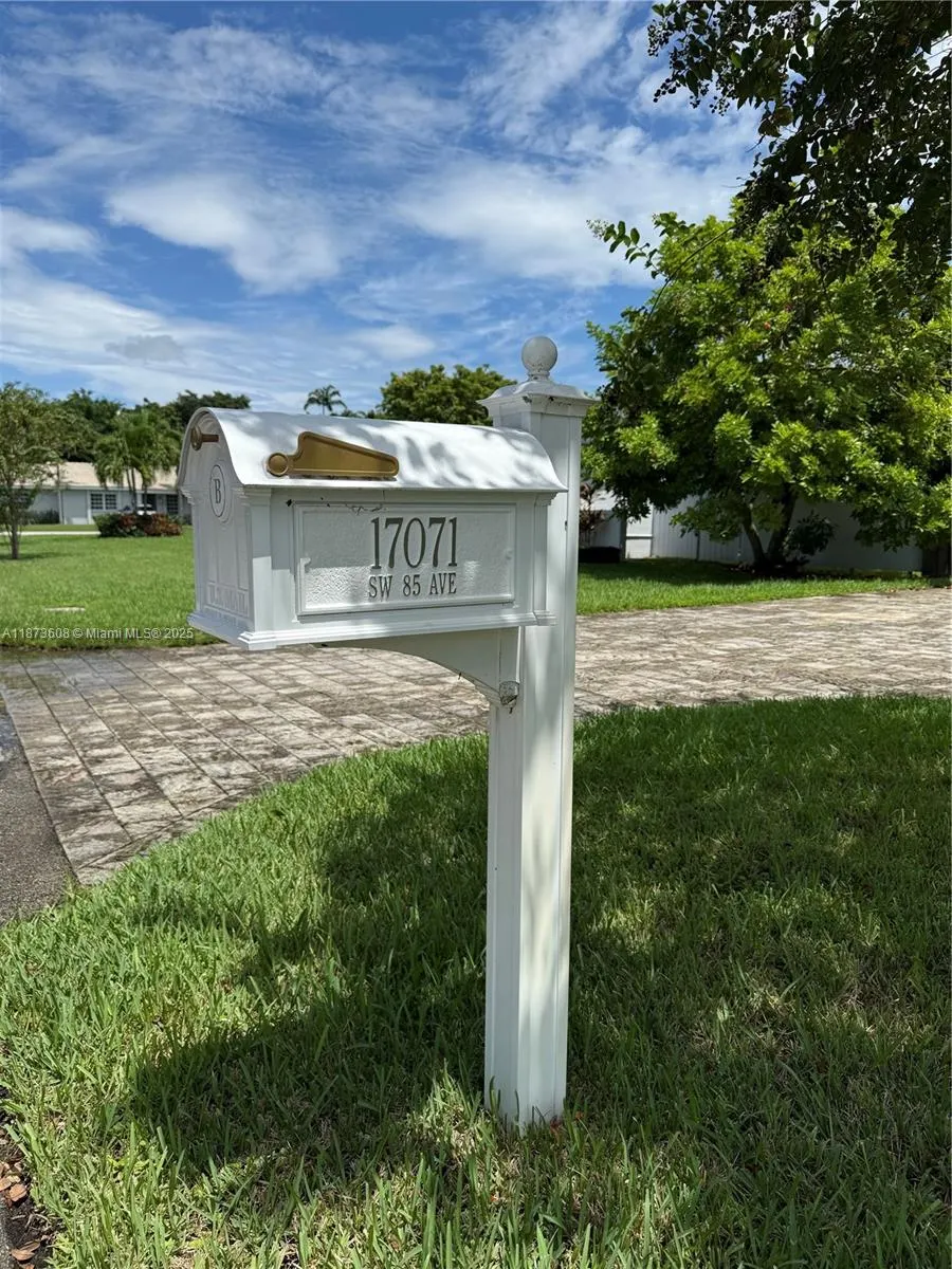 17071 SW 85th Ave