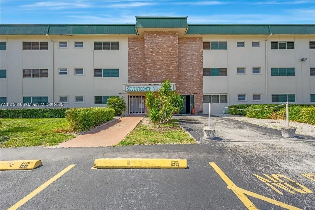 1450 Atlantic Shores Blvd, #303