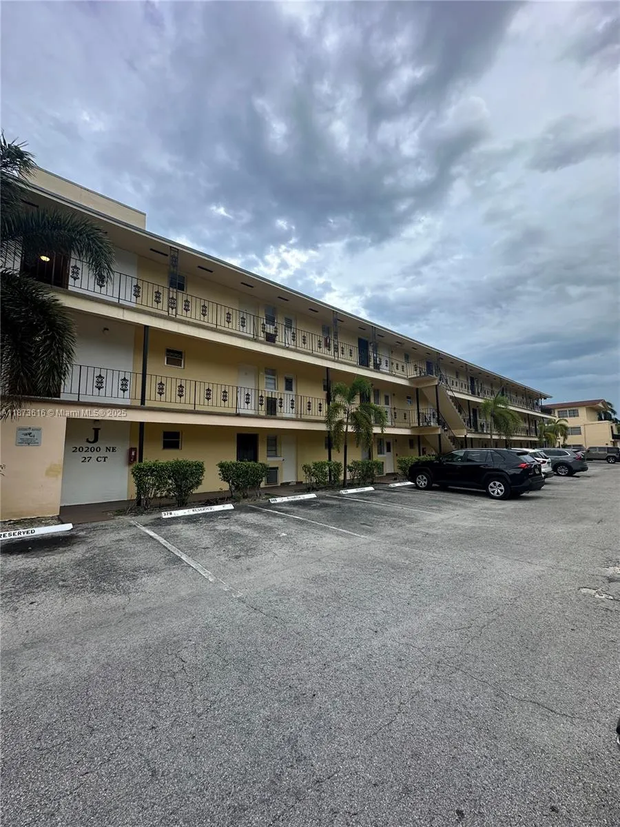 20200 NE 27th Ct, #16