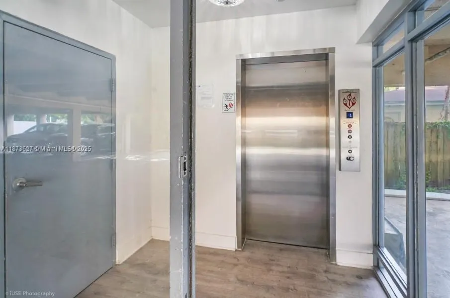 12215 W Dixie Hwy, #106