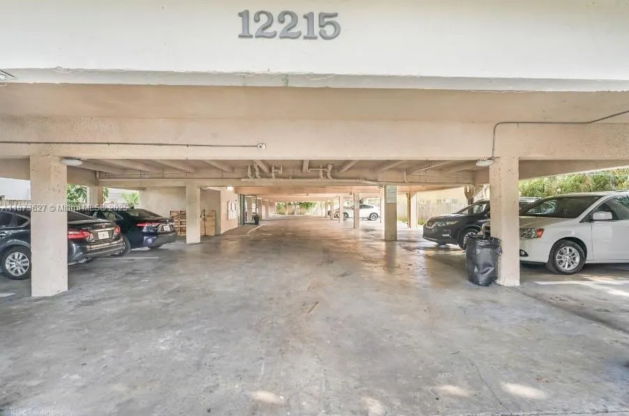 12215 W Dixie Hwy, #106