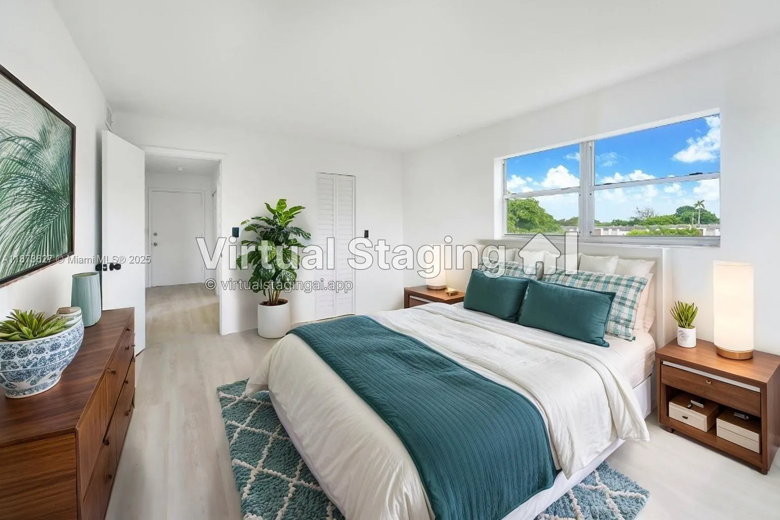 12215 W Dixie Hwy, #106