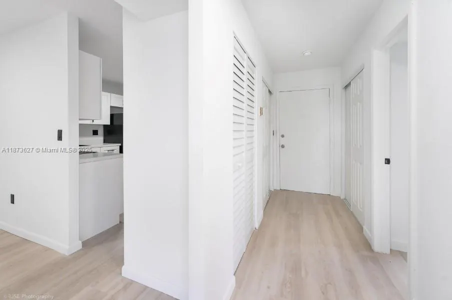 12215 W Dixie Hwy, #106