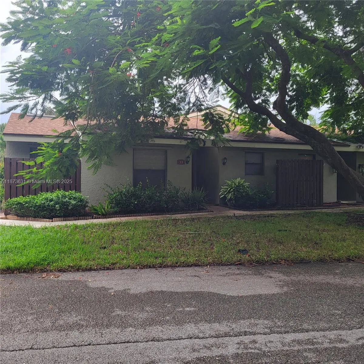 33 Meadows Dr