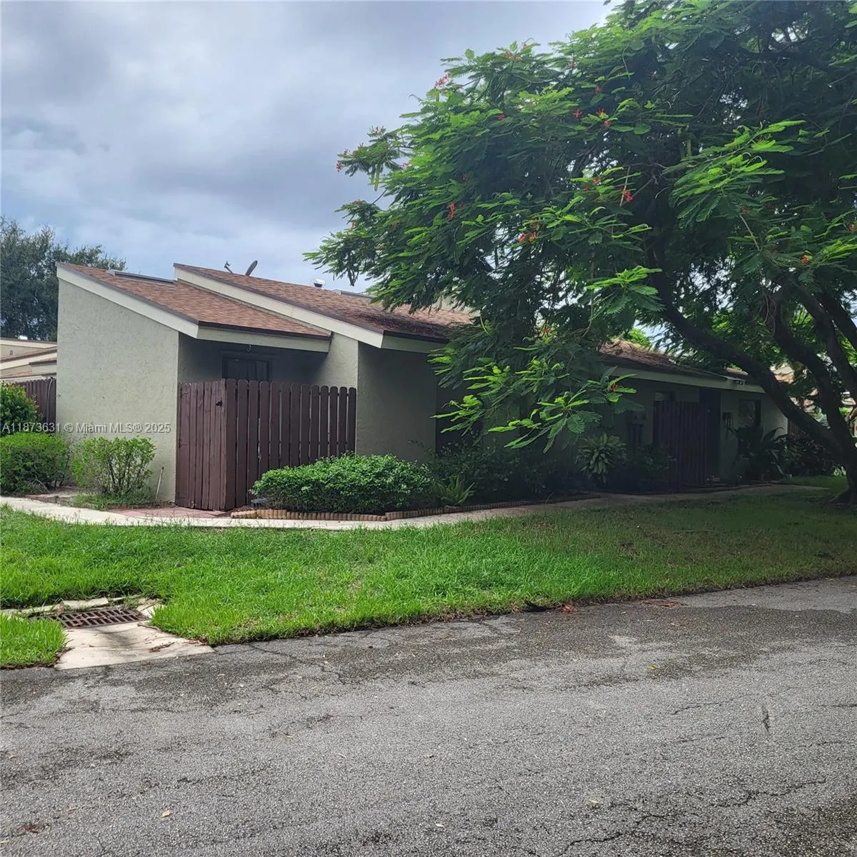 33 Meadows Dr
