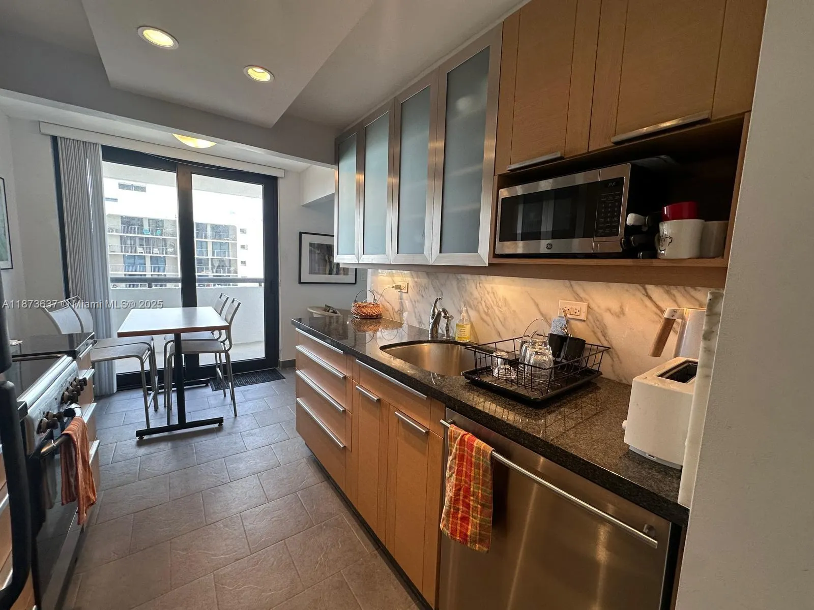 2555 Collins Ave, #1800