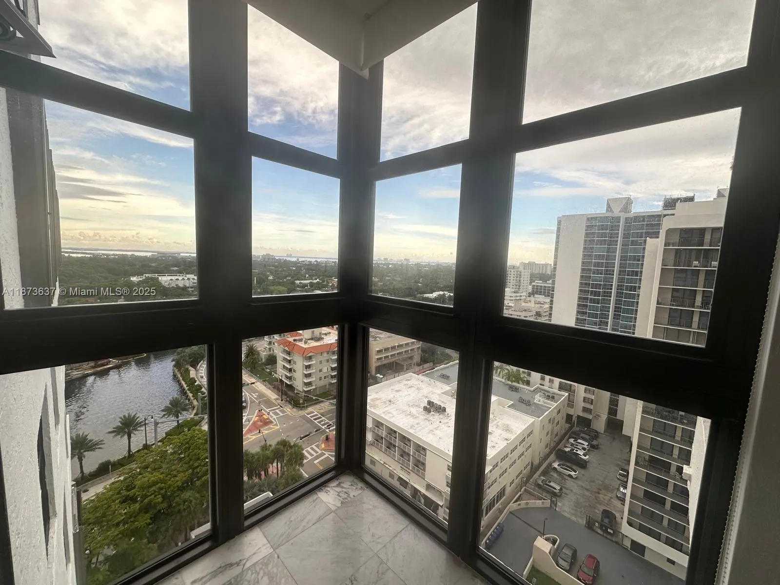 2555 Collins Ave, #1800