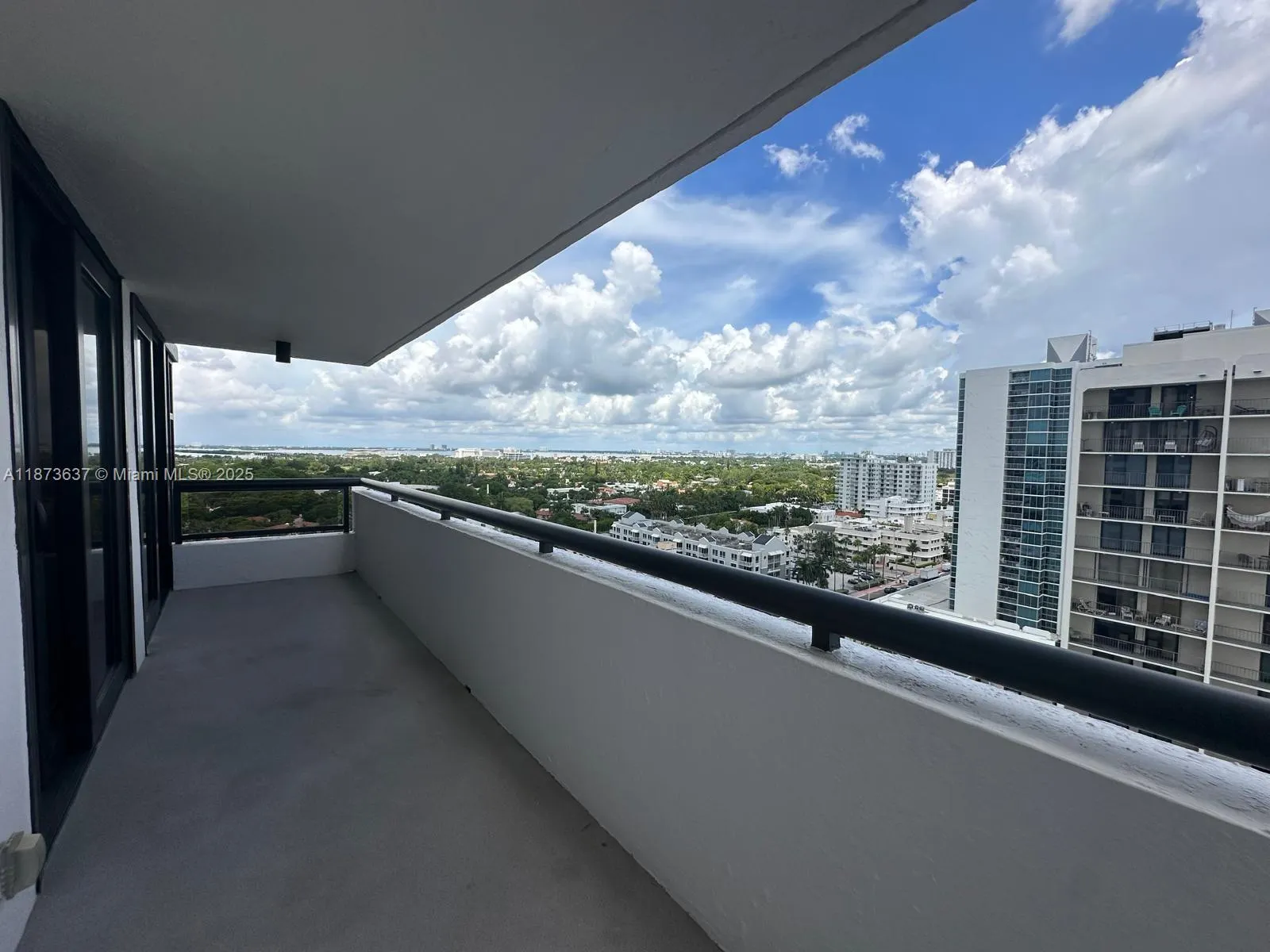 2555 Collins Ave, #1800
