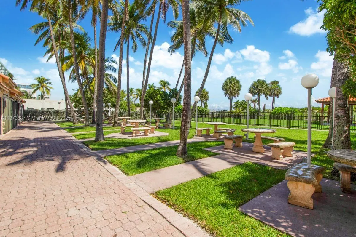 2555 Collins Ave, #1800