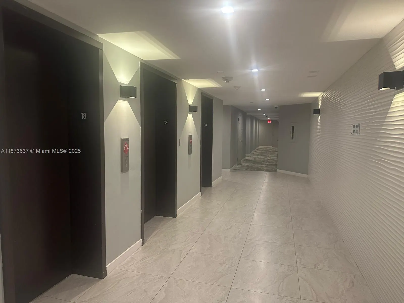 2555 Collins Ave, #1800