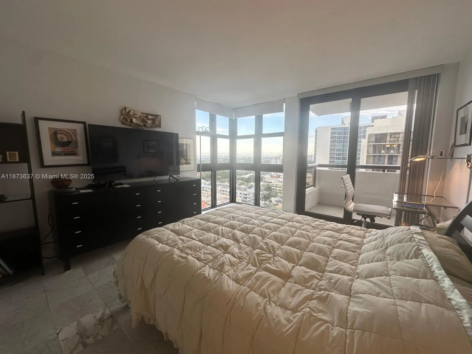 2555 Collins Ave, #1800