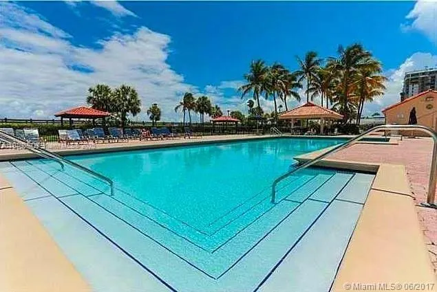 2555 Collins Ave, #1800