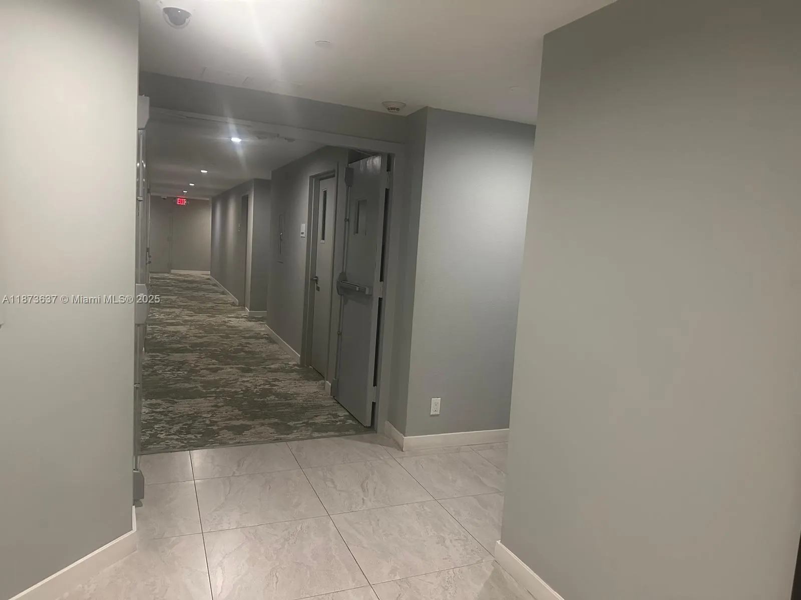 2555 Collins Ave, #1800