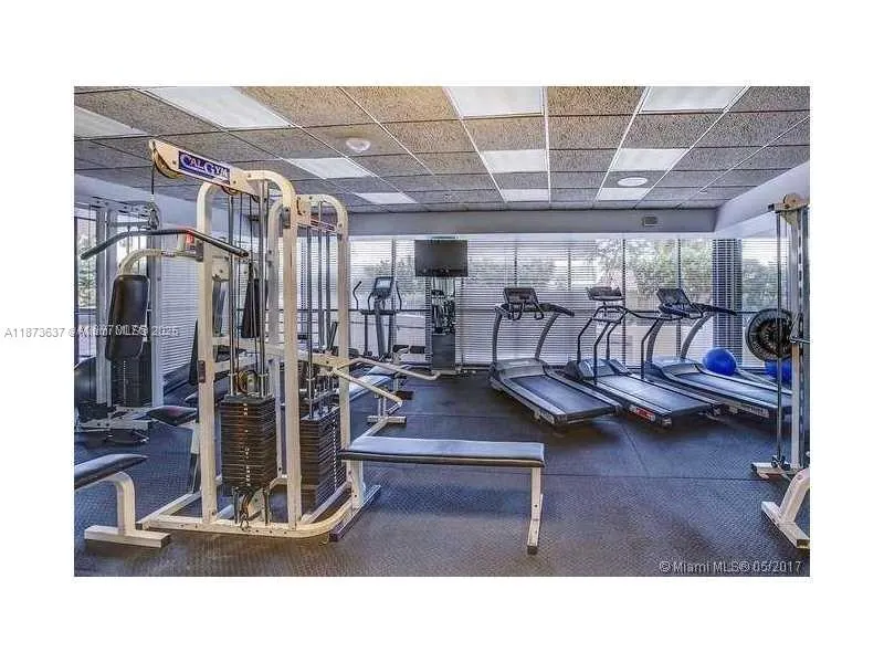 2555 Collins Ave, #1800