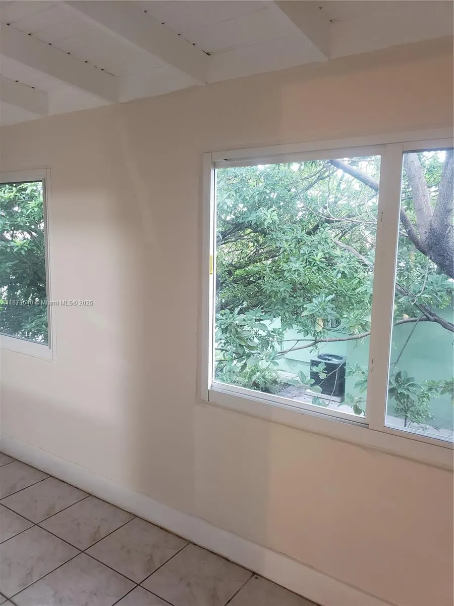3640 SW 14th St, #upper