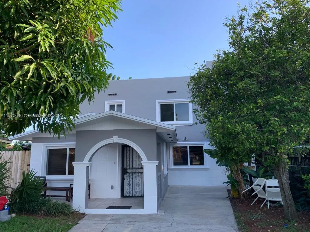 3640 SW 14th St, #upper