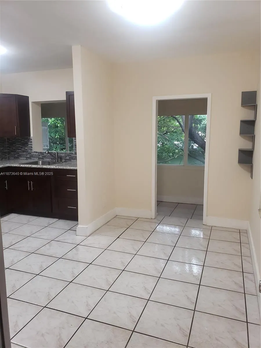 3640 SW 14th St, #upper