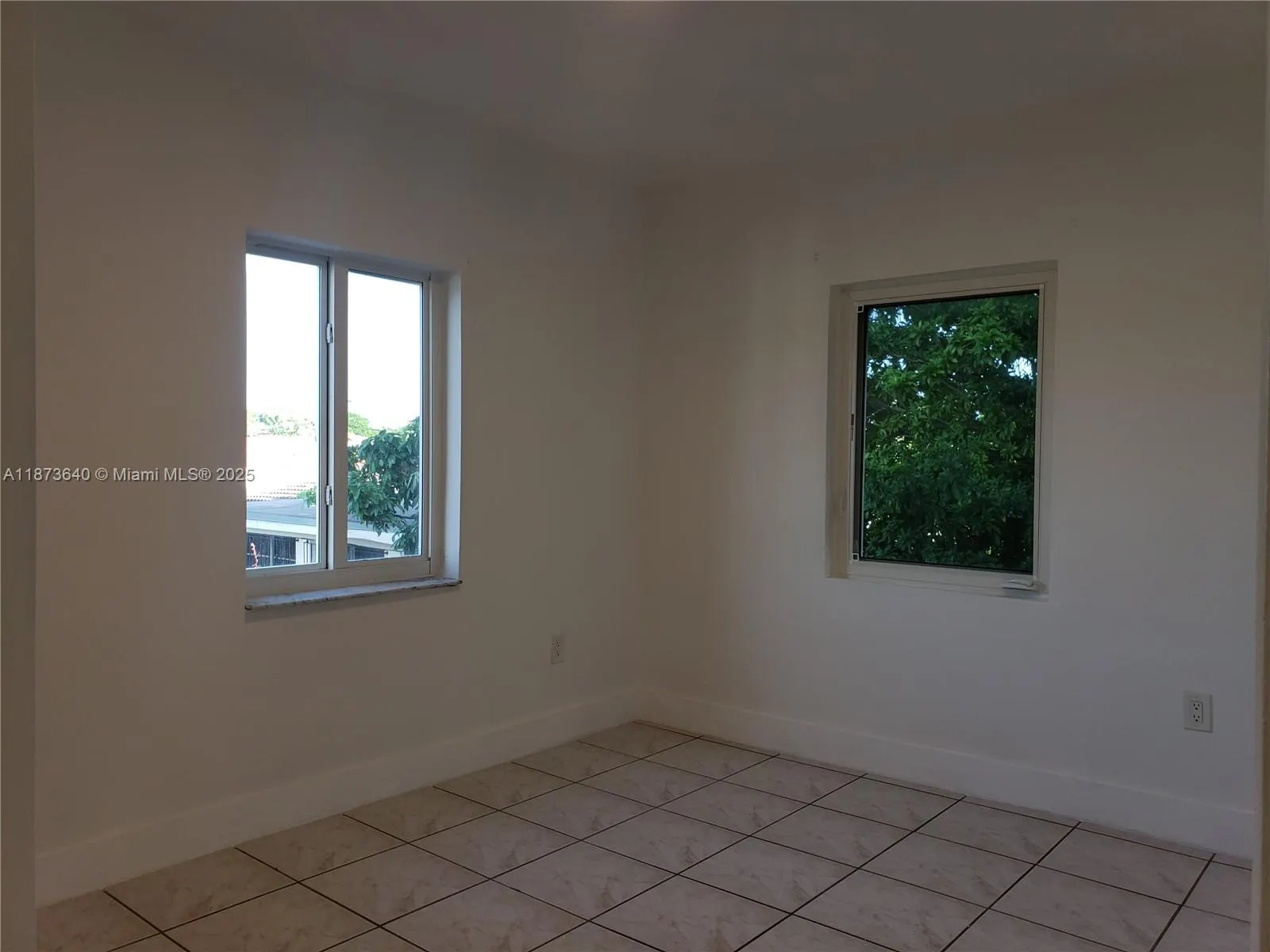 3640 SW 14th St, #upper
