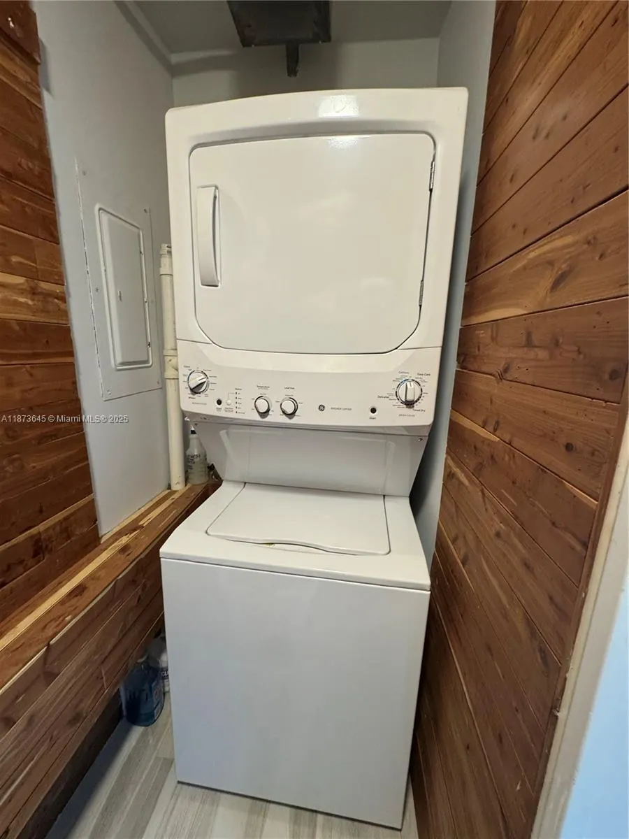 1203 Hillsboro Mile, #P2