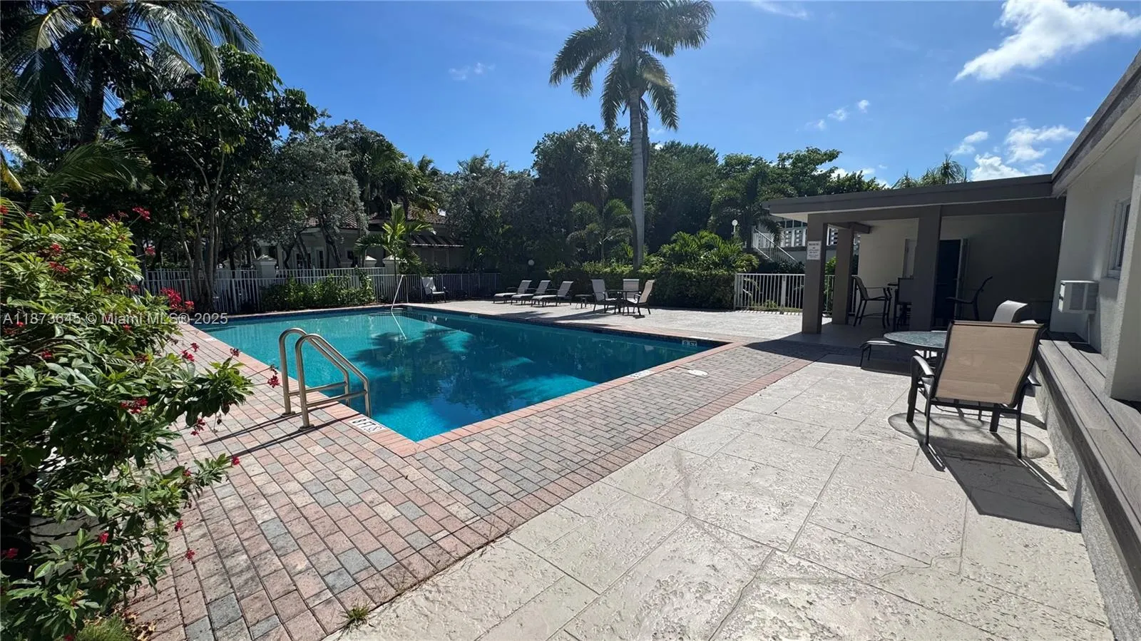 1203 Hillsboro Mile, #P2