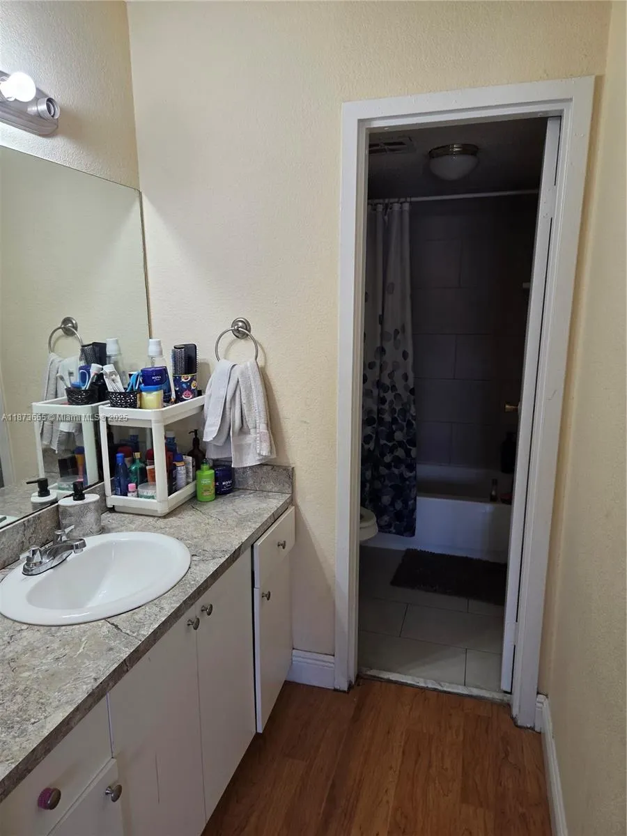 5231 Geneva Way, #205