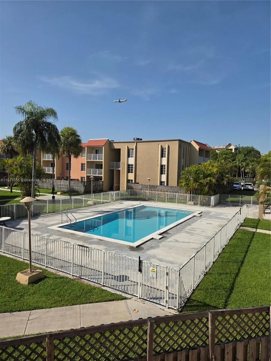 5231 Geneva Way, #205