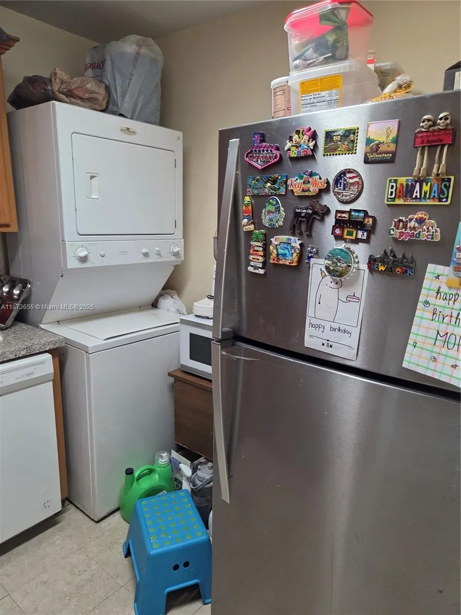 5231 Geneva Way, #205