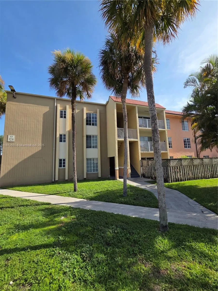 5231 Geneva Way, #205