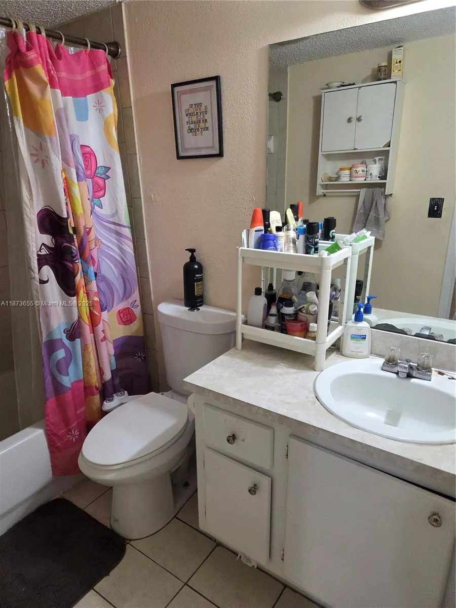 5231 Geneva Way, #205