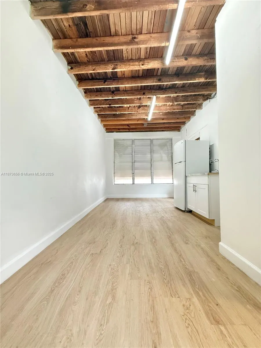 1502 Tunis St