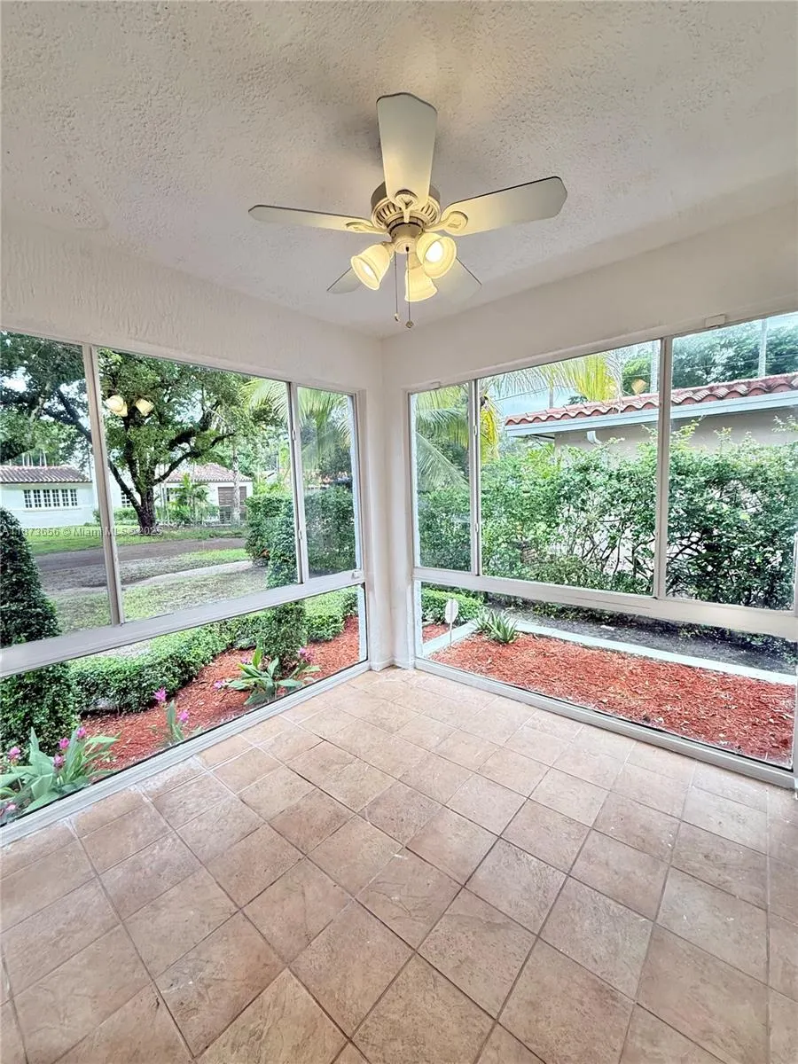 1502 Tunis St