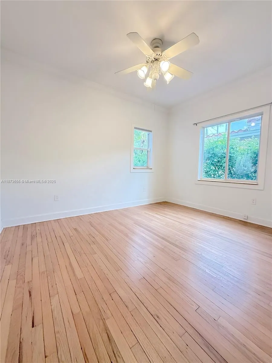 1502 Tunis St