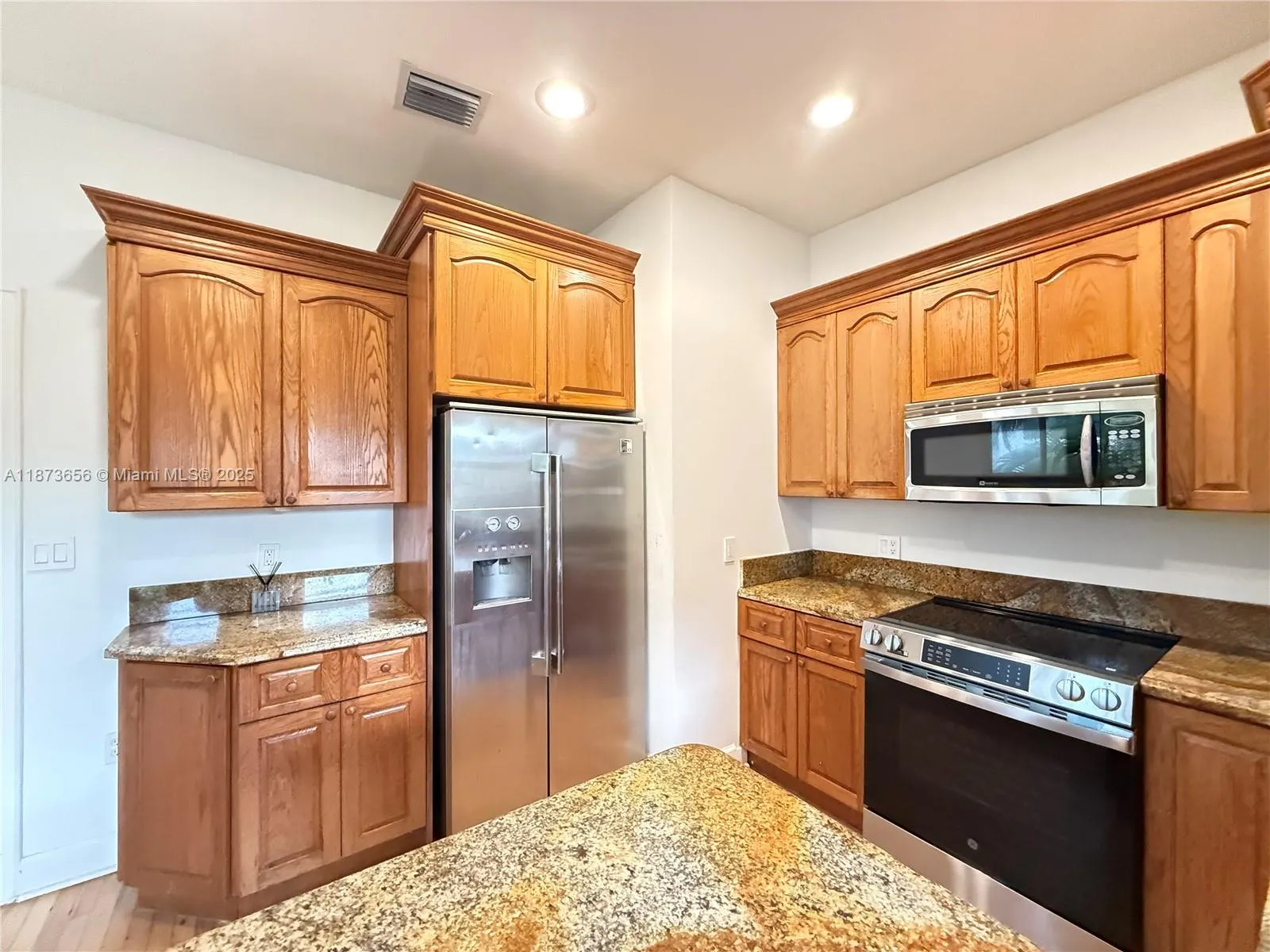 1502 Tunis St