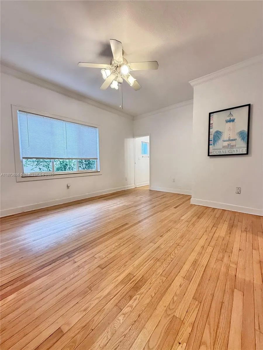 1502 Tunis St