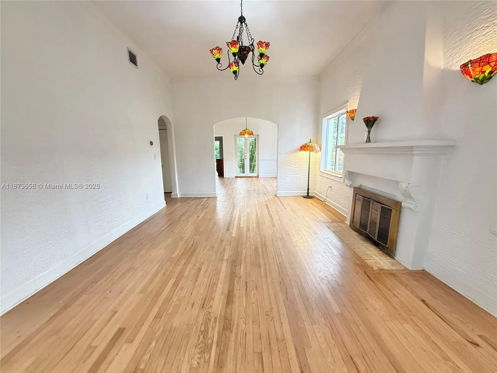 1502 Tunis St