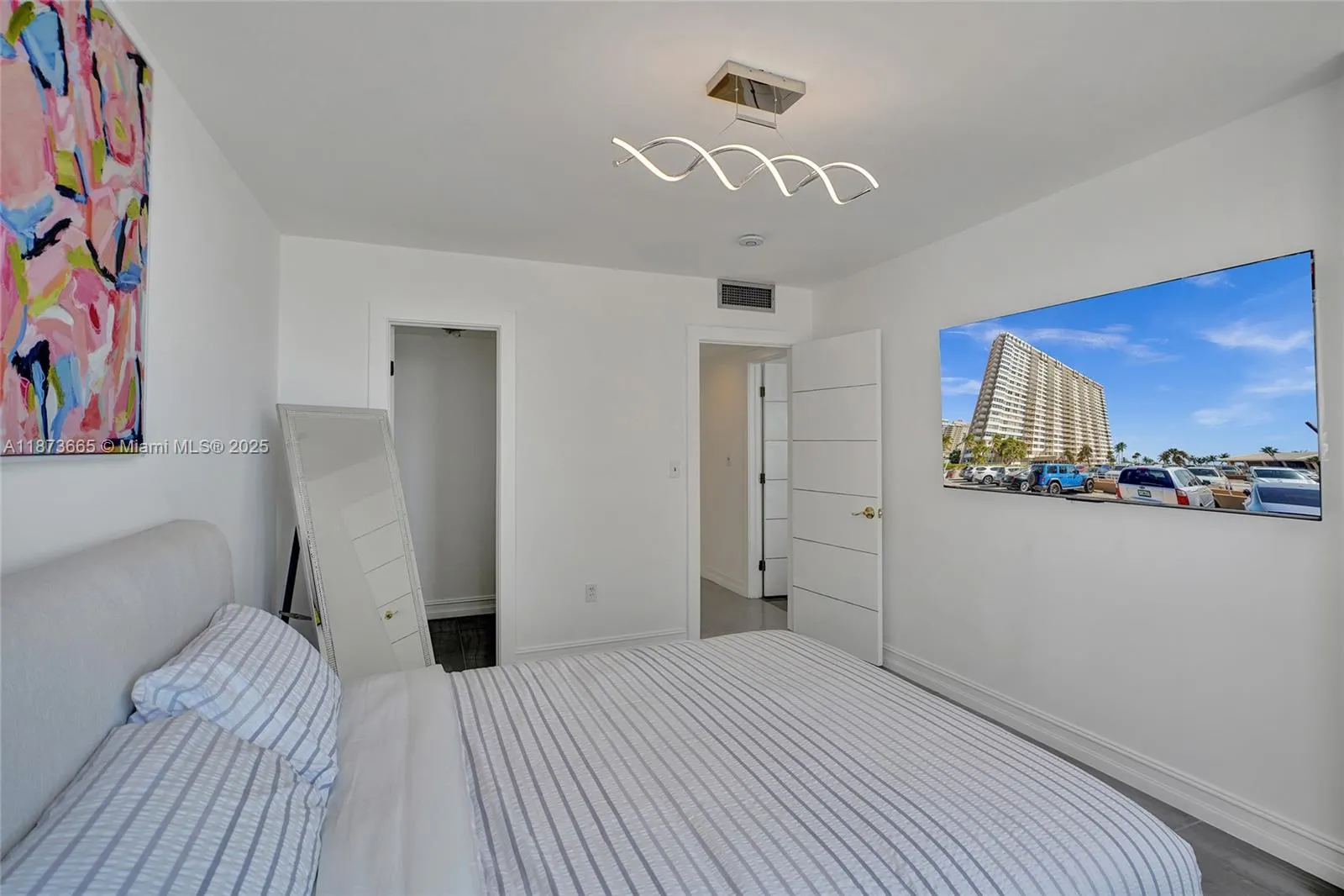 1950 S Ocean Dr, #8J