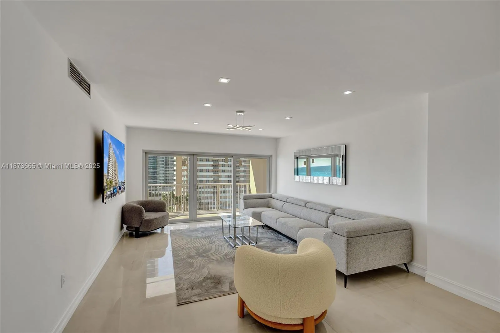 1950 S Ocean Dr, #8J